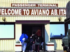 AVIANO PORDENONE 02.04.99. L'INGRESSO DEL AEREOPORTO MILITARE INTERNO DELLA BASE.. (FOTO MISSINATO)