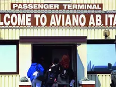AVIANO PORDENONE 02.04.99. L'INGRESSO DEL AEREOPORTO MILITARE INTERNO DELLA BASE.. (FOTO MISSINATO)