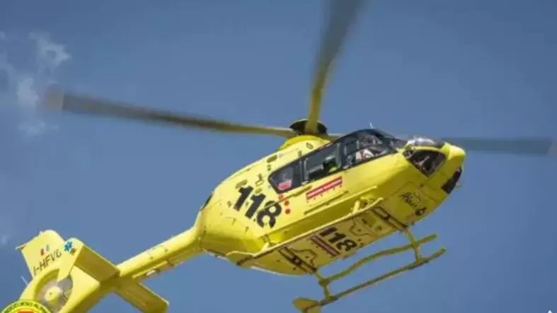 L'uomo, 63 anni, è stato trasportato in ospedale in elicottero