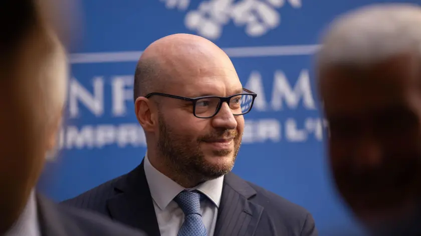 Il presidente della Camera, Lorenzo Fontana, durante l'Assemblea di Confcommercio 2024, 12 giugno 2024. NPK ANSA / Ufficio stampa Camera +++ ANSA PROVIDES ACCESS TO THIS HANDOUT PHOTO TO BE USED SOLELY TO ILLUSTRATE NEWS REPORTING OR COMMENTARY ON THE FACTS OR EVENTS DEPICTED IN THIS IMAGE; NO ARCHIVING; NO LICENSING +++