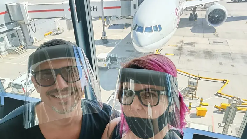 Alessandro Rosignoli e sua moglie Chiara prima di partire per le Maldive (foto pubblicata sul profilo Fb)