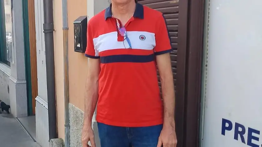 Luca Rizzi in via Umberto I all’esterno del panificio