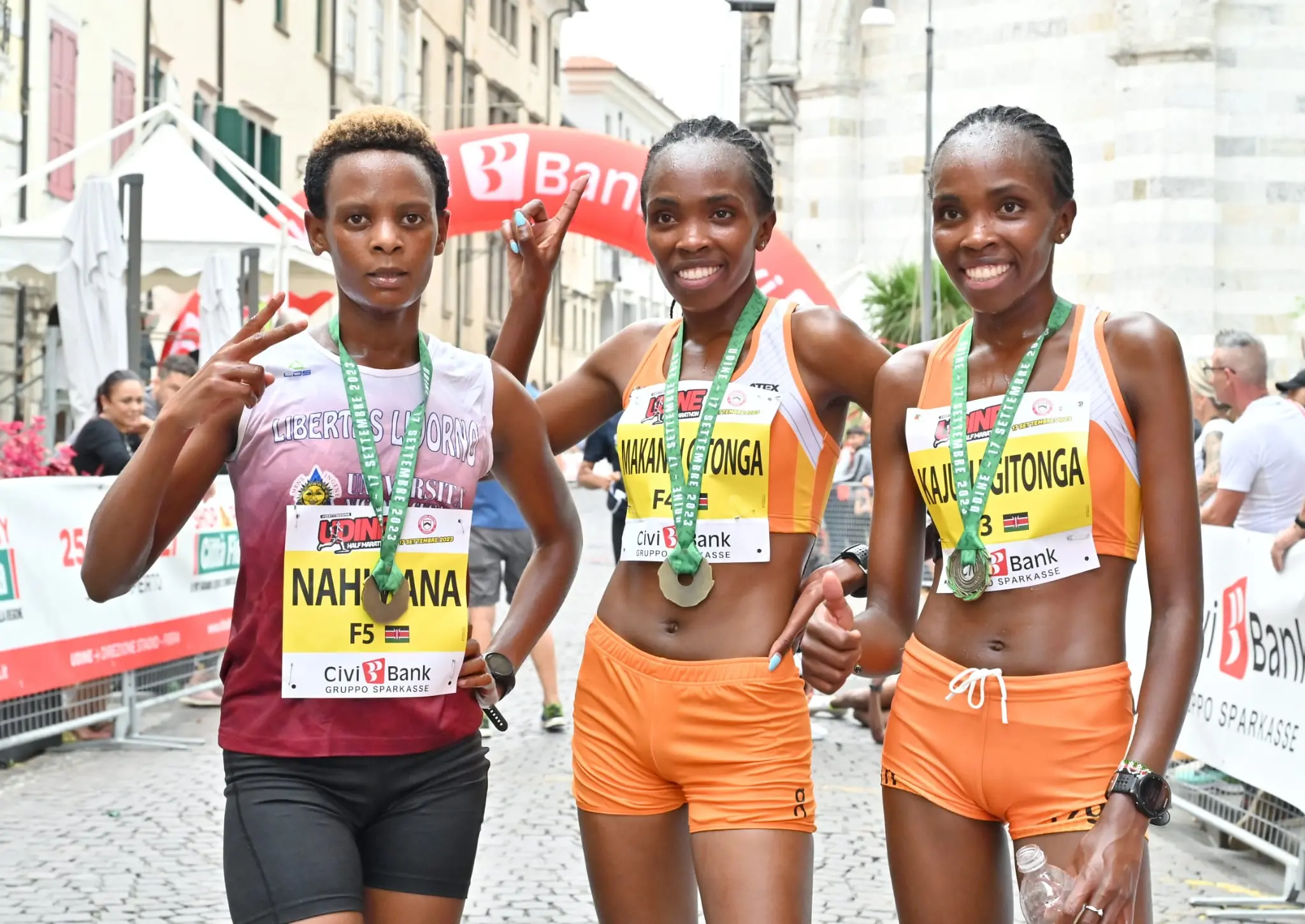 Le prime tre classificate della maratonina femminile