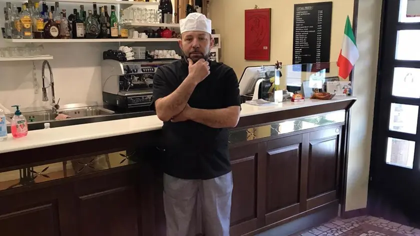 Kristian Diamanti all’interno del suo ristorante pizzeria Al Castello