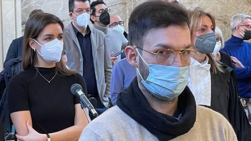 Un momento dell'udienza del processo a Benno Neumair, 31 anni, che nel frattempo ha confessato di essere l'autore del duplice delitto dei suoi genitori e dell'occultamento dei loro cadaveri (il corpo senza vita di sua madre Laura Perselli era stato trovato il 6 febbraio), Bolzano, 4 marzo 2022. ANSA/G.NEWS
