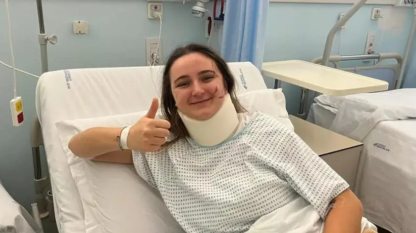 Silvia De Bon, 22 anni, nel letto all'ospedale Santa Chiara di Trento