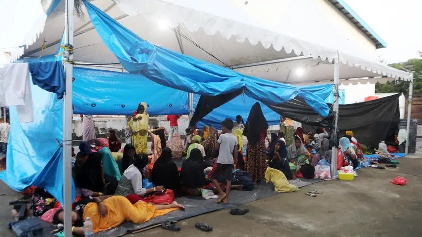 epa11036778 Rohingya refugees rest at a temporary shelter in Sabang, Aceh province, Indonesia, 19 December 2023. More than 150 Rohingya people, mostly women and children, are accommodated by the local government amid residents' protests about their presence. According to data by UNHCR, almost 1500 more Rohingya refugees have arrived in Indonesia's Aceh province since the beginning of November 2023, with several waves of voyages headed to Indonesia and Malaysia predicted for the year. EPA/HOTLI SIMANJUNTAK