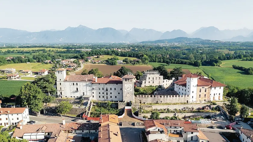 Nell’ala ovest del Castello di Colloredo di Monte Albano sarà visitabile il salone settecentesco del Guardi