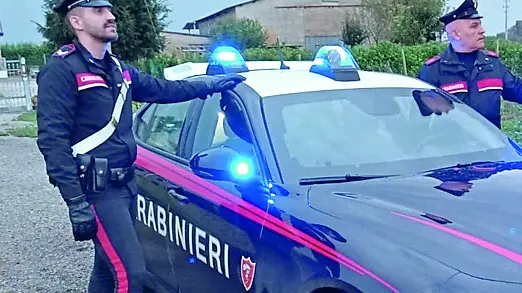 Una pattuglia dei carabinieri impegnata in attività di controllo