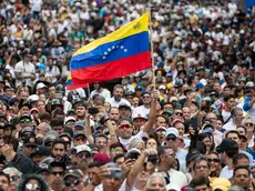 epa11510261 Citizens attend a support demonstration for Venezuelan presidential candidate Edmundo Gonzalez Urrutia in Caracas, Venezuela, 30 July 2024. Thousands of Venezuelans gathered in Caracas on 30 July in an event called by the majority opposition, to reject for the second consecutive day what they consider to be fraud in the official results of the National Electoral Council (CNE), which proclaimed Nicolas Maduro as re-elected president with 51.2 percent of the votes. EPA/RONALD PENA R