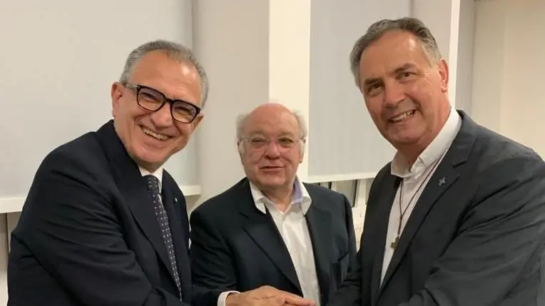 Da destra il neocardinale, Sandrin e l’ambasciatore di Santo Domingo