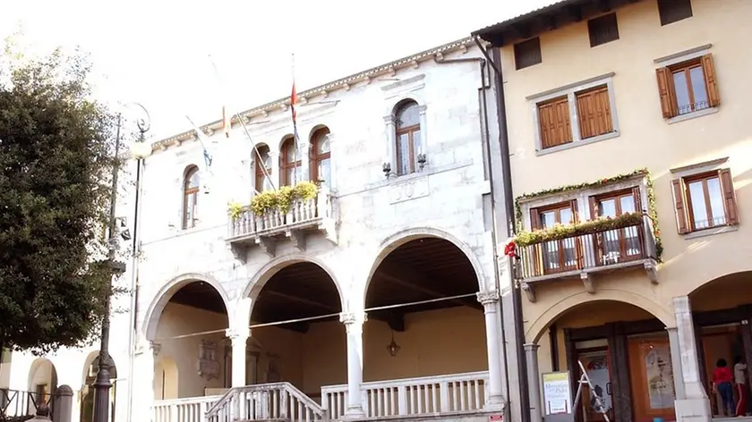 ANTEPRIMA Gemona 14 DICEMBRE 2005.palazzo Copyright Massimo Turco Foto Agency Anteprima Udine