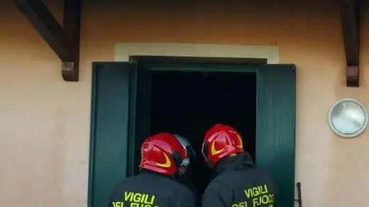 DE POLO - DINO TOMMASELLA - ANNONE - INCENDIO IN VIA PICCIN - LONCON DI ANONE VENETO - FOTO VV.FF.