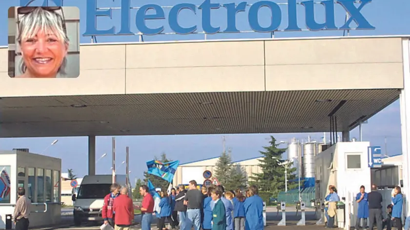 Debora Crassini e la sede Electrolux di Porcia durante un presidio