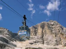 Freccia del cielo funivia Tofana Cortina