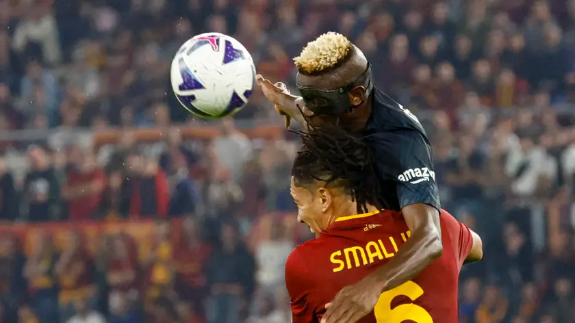 Napoli's Victor Osimhen, Roma’s Chris Smalling during the Italian Serie A soccer match between Roma and Napoli at the Olimpico stadium in Rome, Italy, 23 October 2022. ANSA/FABIO FRUSTACI