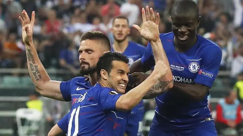 epa07611113 Chelsea's Olivier Giroud (back L) celebrates with his teammates after scoring the 1-0 lead during the UEFA Europa League final between Chelsea FC and Arsenal FC at the Olympic Stadium in Baku, Azerbaijan, 29 May 2019. EPA/MAXIM SHIPENKOV