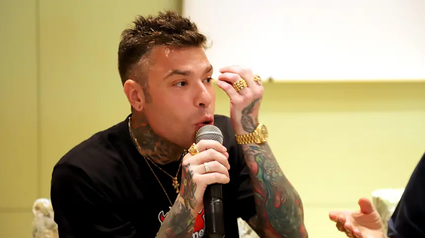 Il rapper Fedez a Taranto per sugellare una collaborazione con il presidente del Codacons Carlo Rienzi volta a sostenere la comunità di Taranto, ancora colpita dagli effetti devastanti dell'inquinamento industriale dell'ex Ilva, Taranto 21 giugno 2024 ANSA/ Angelo Ingenito
