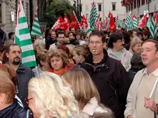 ANTEPRIMA UDINE, 19 ottobre 2004. Ore 11.30 CATEGORIA ENTI LOCALI UDINE IN SCIOPERO PER CHIEDERE A REGIONE COMPARTO UNICO Dipendenti degli Enti Locali del Fvg manifestano per parificare i livelli retributivi con quelli dei dipendenti regionali. Telefoto Copyright Massimo Turco/Foto Agency Anteprima © (tutti i diritti riservati, citazione obbligatoria) www.anteprimafoto.it