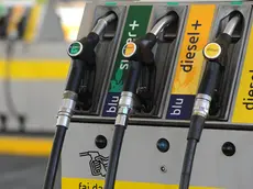 AREA DI SERVIZIO BENZINA CARBURANTE DIESEL