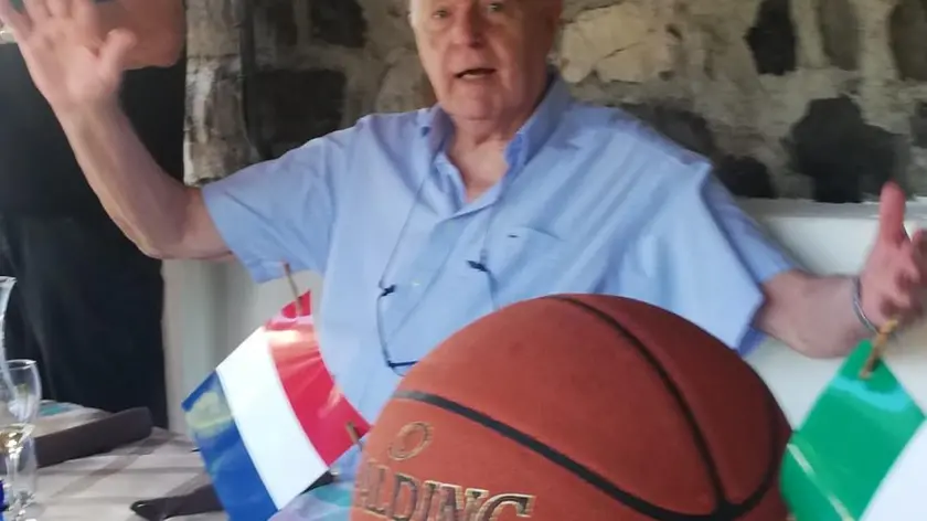 Nino Cescutti aveva 84 anni, è stata una leggenda del basket