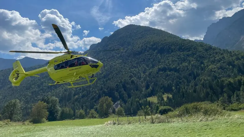 L'elisoccorso regionale ha portato sul posto il medico per la constatazione del decesso e il secondo elicottero ha poi provveduto al recupero della salma