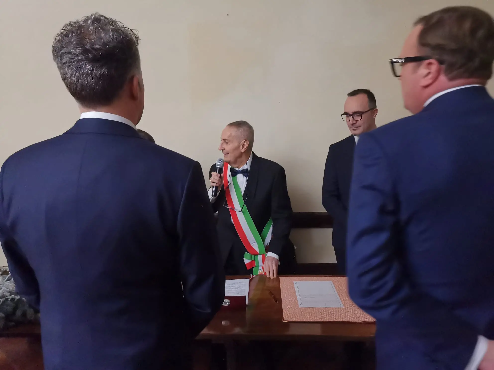 Dopo otto anni assieme e trent'anni di amicizia, Tommaso Cerno e Stefano Balloch si sono sposati. L'unione civile tra l'ex parlamentare dem e direttore del quotidiano L'Identità e l'ex sindaco di Cividale è stata celebrata oggi, mercoledì 28 dicembre, nel monastero sconsacrato di Santa Maria in Valle alla presenza dei familiari e degli amici degli sposi. (Foto Petrussi)