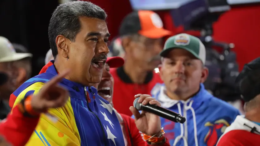 epa11504874 Venezuelan President Nicolas Maduro (L) delivers a speech after learning the results of the presidential elections in Caracas, Venezuela, 29 July 2024. According to the first official bulletin presented by the National Electoral Council (CNE), Maduro was reelected for a third consecutive term, obtaining 51.20 percent of the votes (5,150,092 votes). EPA/RONALD PENA R