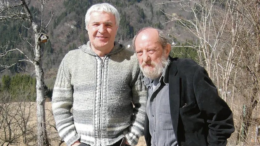 Lo sguardo indagatore del poeta Leonardo Zanier, il cantore della Carnia_Il musicista Gigi Maieron in un’immagine assieme al poeta carnico Leonardo Zannier