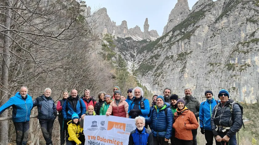 Foto dei gruppi dei partecipanti all'incontro tra i rifugisti delle Dolomiti