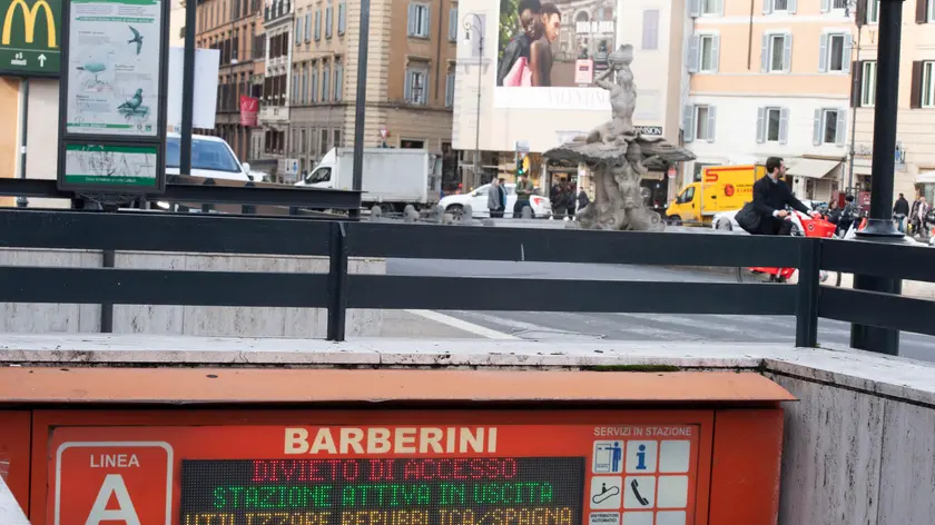 LÕapertura parziale della stazione della Metro A ÒBarberiniÓ. Roma, 4 febbraio 2020. ANSA/CLAUDIO PERI