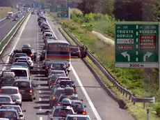 Traffico intenso sulla autostrada A23 Tarvisio-Udine in una foto di archivio. ANSA/ALBERTO LANCIA