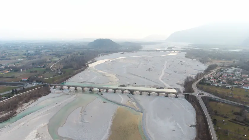 Il fiume Tagliamento fa impressione: nella foto si può notare il grande letto quasi completamente asciutto