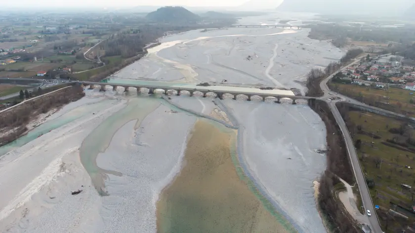 Il fiume Tagliamento fa impressione: nella foto si può notare il grande letto quasi completamente asciutto
