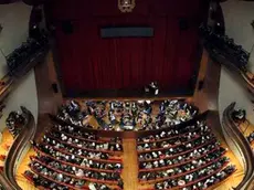 Pordenone, 27/11/2010 - Teatro Comunale Giuseppe Verdi - Stagione 2010/11 - Fondazione Teatro Lirico Giuseppe Verdi di Trieste - LA TRAVIATA - di GIUSEPPE VERDI - Melodramma in tre atti di Francesco Maria Piave, dal dramma ÒLa Dame aux cameliaÓ di Alexandre Dumas figlio - MUSICA DI GIUSEPPE VERDI - Orchestra, Coro e Corpo di ballo della Fondazione Teatro Lirico ÒGiuseppe VerdiÓ di Trieste - maestro concertatore e direttore Andrea Battistoni - regia Stefano Trespidi - scene Giuseppe De Filippi - maestro del coro Lorenzo Fratini - PERSONAGGI E INTERPRETI - Viloletta Valery Mina Yamazaki - Alfredo Germont Alessandro Liberatore - Giorgio Germont Pierluigi Dilengite - Flora Bervoix Asude Karayavuz - Allestimento della Fondazione Arena Di Verona - Editore E.F.Kalmus & Co. New York - Foto Luca d'Agostino/Phocus Agency © 2010