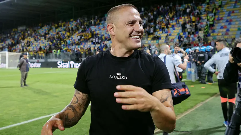 Fabio Cannavaro festeggia al termine della partita