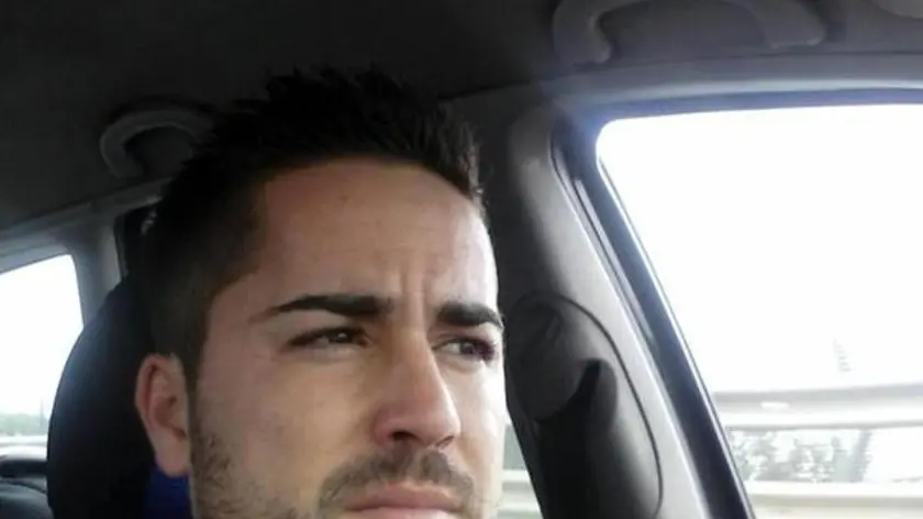 In una foto tratta dal suo profilo Facebook, Simone Borgese, 30 anni, romano, che ha confessato nella serata di domenica 10 maggio 2015 quanto compiuto l'8 maggio in una strada sterrata nella zona di Ponte Galeria (Roma), dove ha violentato una tassista di 43 anni. PROFILO FACEBOOK DI SIMONE BORGESE +++ATTENZIONE LA FOTO NON PUO? ESSERE PUBBLICATA O RIPRODOTTA SENZA L?AUTORIZZAZIONE DELLA FONTE DI ORIGINE CUI SI RINVIA+++
