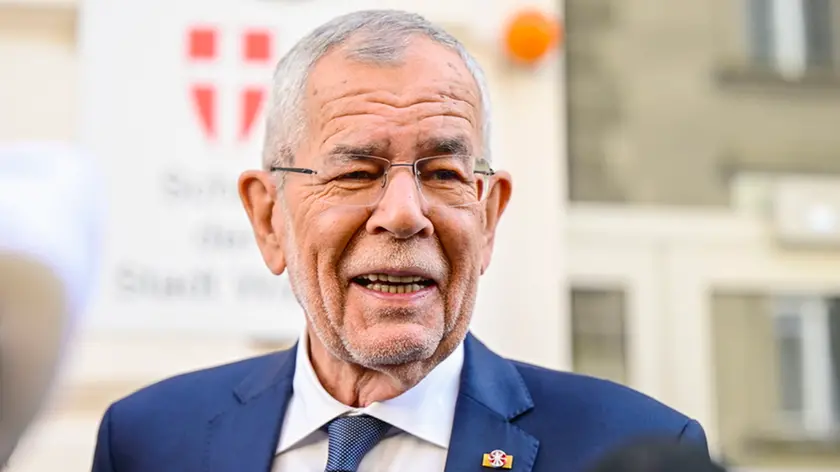 epa10232373 Austrian President Alexander Van der Bellen adresses media at a polling station after casting his vote during the Austrian presidential elections in Vienna, Austria, 09 October 2022. Over six million Austrians are casting their votes to elect the next Austrian president. If no candidate achieves the outright majority, more than 50 percent of valid votes, the run-off will take place on 06 November 2022. EPA/CHRISTIAN BRUNA