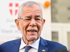 epa10232373 Austrian President Alexander Van der Bellen adresses media at a polling station after casting his vote during the Austrian presidential elections in Vienna, Austria, 09 October 2022. Over six million Austrians are casting their votes to elect the next Austrian president. If no candidate achieves the outright majority, more than 50 percent of valid votes, the run-off will take place on 06 November 2022. EPA/CHRISTIAN BRUNA
