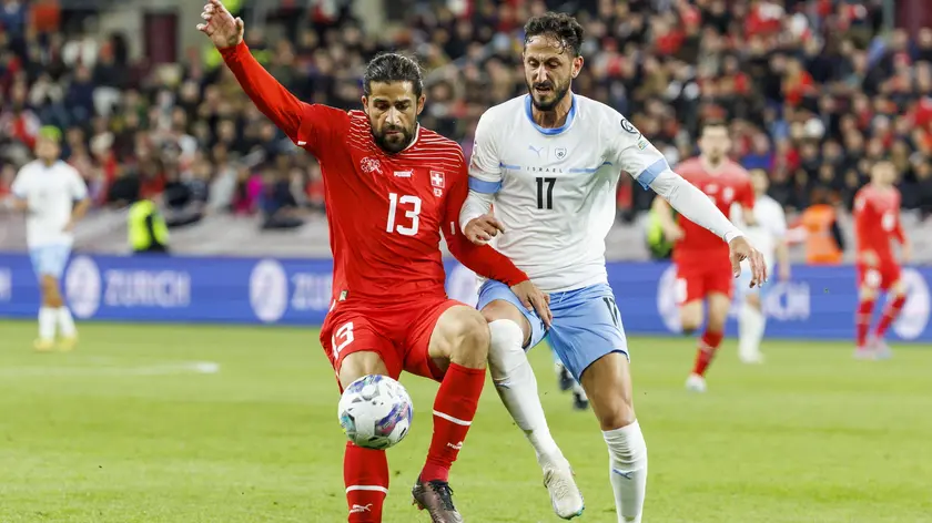epa10547945 Switzerland's defender Ricardo Rodriguez (L) fight for the ball with Israel's midfielder Sagiv Jehezkel (R) during the UEFA EURO 2024 qualifying group I soccer match between Switzerland and Israel, in Geneva, Switzerland, 28 March 2023. EPA/SALVATORE DI NOLFI