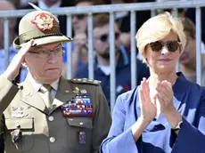 Il capo di Stato Maggiore delle Difesa, Generale Claudio Graziano, con il ministro della Difesa Roberta Pinotti durante la 90ª adunata nazionale degli Alpini a Treviso, 14 maggio 2017. ANSA/UFFICIO STAMPA STATO MAGGIORE DIFESA +++EDITORIAL USE ONLY - NO SALES+++