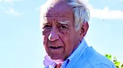 Elia Vendrame nella sua vigna