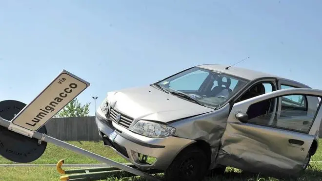 Udine 2 Agosto 2011. Incidente incrocio Via Lumignacco Via Selvuzzis. Telefoto Copyright Foto Petrussi / PFP