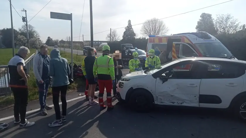 I soccorsi sul luogo dell'incidente a Vigonovo