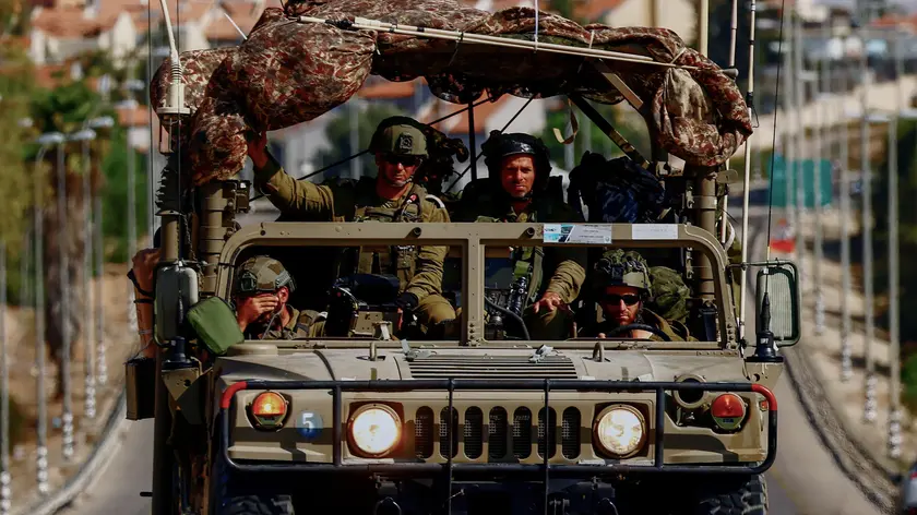epa10948678 Israeli soldiers aboard a military vehicle on patrol at a street in Sderot, near the border with the Gaza Strip, southern Israel, 30 October 2023. The IDF struck over 600 militant targets over the past few days as it continued to 'expand ground operations' in the Gaza Strip, the Israel Defense Forces (IDF) said on 30 October. More than 7,600 Palestinians and at least 1,300 Israelis have been killed, according to the IDF and the Palestinian health authority, since Hamas militants launched an attack against Israel from the Gaza Strip on 07 October, and the Israeli operations in Gaza and the West Bank which followed it. EPA/HANNIBAL HANSCHKE