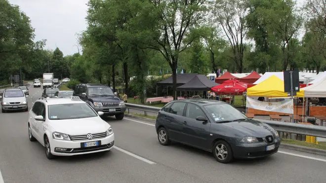 FOTO MISSINATO - MERCATINO EUROPEO E TRAFFICO