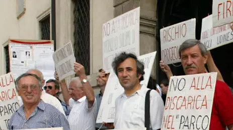 ANTEPRIMA UDINE 2 SETTEMBRE 2002. PROTESTA COMITATO DISCARICHE IN PROVINCIA. TELEFOTO COPYRIGHT FOTO AGENCY ANTEPRIMA UDINE