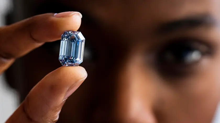 epa09762150 Model Stephany Martins displays the 'De Beers Cullinan Blue' diamond during a press preview at Sotheby's in New York, New York, USA, 15 February 2022. The gem, with 15.10 carats, is the largest blue diamond to ever appear at auction and is estimated to sell for 48 million USD (42.2 million EUR) during an auction at Sotheby's Hong Kong in April 2022. EPA/JUSTIN LANE