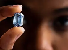 epa09762150 Model Stephany Martins displays the 'De Beers Cullinan Blue' diamond during a press preview at Sotheby's in New York, New York, USA, 15 February 2022. The gem, with 15.10 carats, is the largest blue diamond to ever appear at auction and is estimated to sell for 48 million USD (42.2 million EUR) during an auction at Sotheby's Hong Kong in April 2022. EPA/JUSTIN LANE