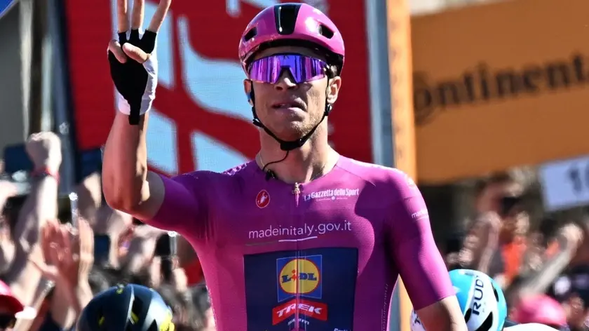 Italian rider Jonathan Milan of Lidl Trek team celebrates after crossing the finish line and win the 13th stage of the 107 Giro d'Italia 2024, cycling race over 179 km from Riccione to Cento, Italy, 17 May 2024. ANSA/LUCA ZENNARO3